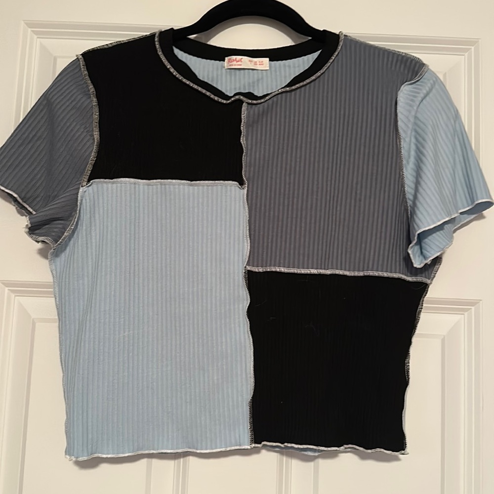 ROMWE size large 8/10 crop T-shirt, blue black gray
